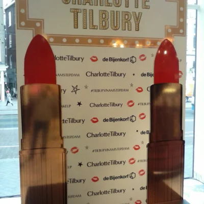 Winkelbanner voor Charlotte Tilbury door FaberExposize